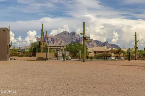 Exterior - 4921 N Wolverine Pass Rd, Apache Junction, AZ 85119 photo 8 of 13