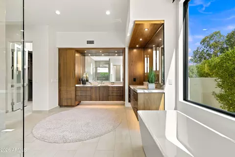 Bath - 5724 N Echo Canyon Dr, Phoenix, AZ 85018 photo 5 of 5