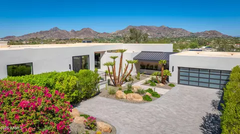 Exterior - 5724 N Echo Canyon Dr, Phoenix, AZ 85018 photo 6 of 27