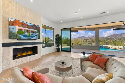 Living - 5724 N Echo Canyon Dr, Phoenix, AZ 85018 photo 4 of 5