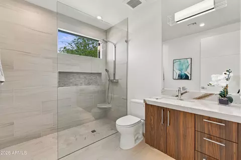 Bath - 5724 N Echo Canyon Dr, Phoenix, AZ 85018 photo 3 of 5
