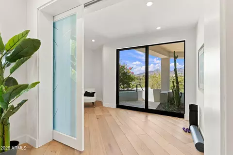 Entry Way - 5724 N Echo Canyon Dr, Phoenix, AZ 85018 photo 3 of 4