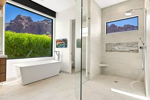 Bath - 5724 N Echo Canyon Dr, Phoenix, AZ 85018 photo 1 of 5