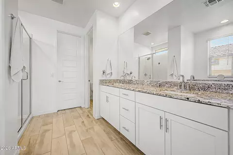 Bath - 537 S Pheasant Dr, Gilbert, AZ 85296 photo 1 of 4
