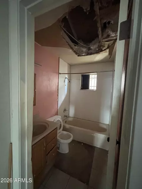 Bath - 2108 E Alta Vista Rd, Phoenix, AZ 85042 photo 1 of 3