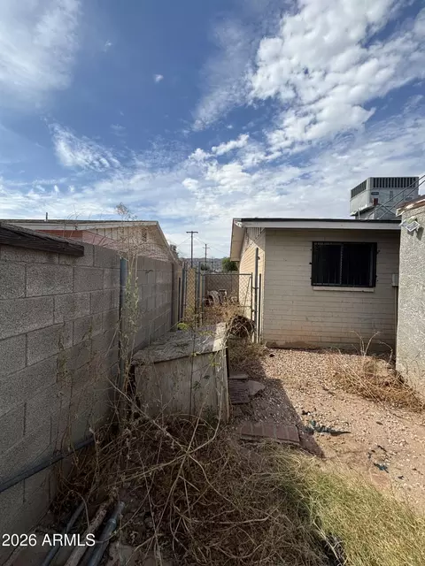 Exterior - 2108 E Alta Vista Rd, Phoenix, AZ 85042 photo 9 of 9
