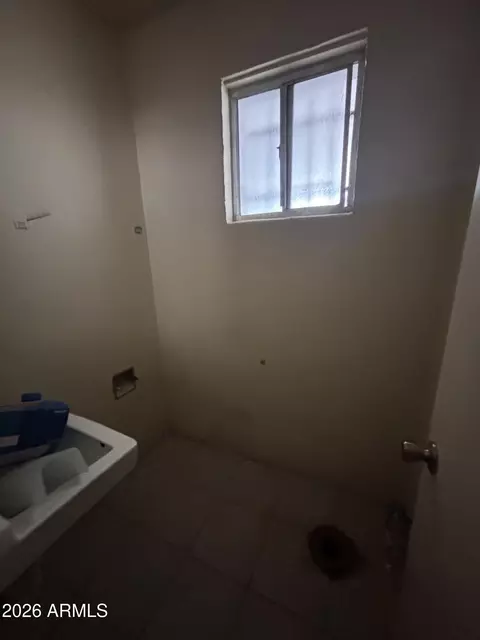 Bath - 2108 E Alta Vista Rd, Phoenix, AZ 85042 photo 3 of 3