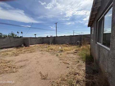 Exterior - 2108 E Alta Vista Rd, Phoenix, AZ 85042 photo 7 of 9