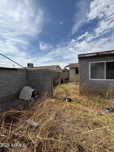 Exterior - 2108 E Alta Vista Rd, Phoenix, AZ 85042 photo 8 of 9