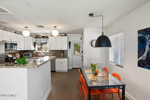 Dining - 4446 N 33rd Pl, Phoenix, AZ 85018 photo 1 of 2