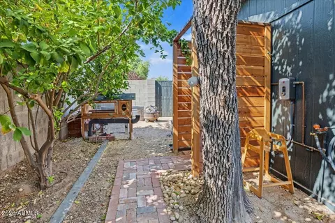 Exterior - 4446 N 33rd Pl, Phoenix, AZ 85018 photo 12 of 15