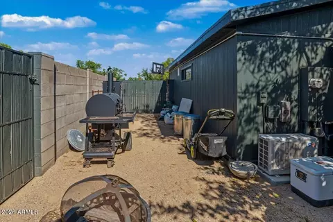 Exterior - 4446 N 33rd Pl, Phoenix, AZ 85018 photo 13 of 15