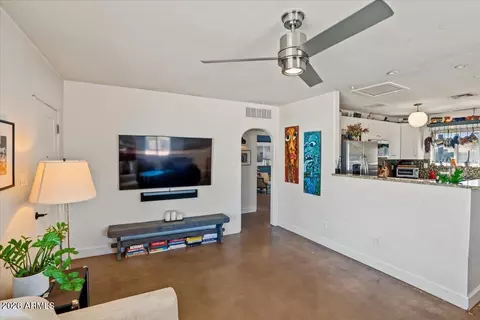 Living - 4446 N 33rd Pl, Phoenix, AZ 85018 photo 2 of 2