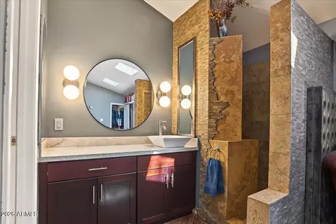 Bath - 4446 N 33rd Pl, Phoenix, AZ 85018 photo 2 of 4