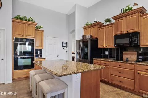 Kitchen - 3785 E Via Del Rancho Rd, Gilbert, AZ 85298 photo 4 of 5
