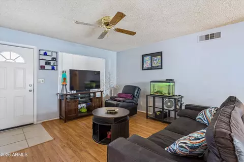 Living - 2842 E Beck Ln #4, Phoenix, AZ 85032 photo 1 of 3
