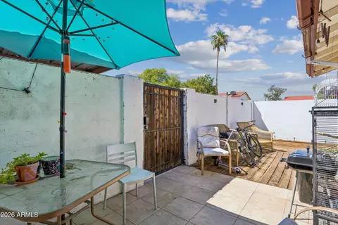 Exterior - 2842 E Beck Ln #4, Phoenix, AZ 85032 photo 2 of 3