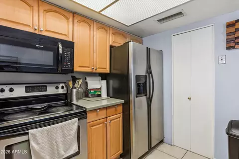 Kitchen - 2842 E Beck Ln #4, Phoenix, AZ 85032 photo 3 of 3