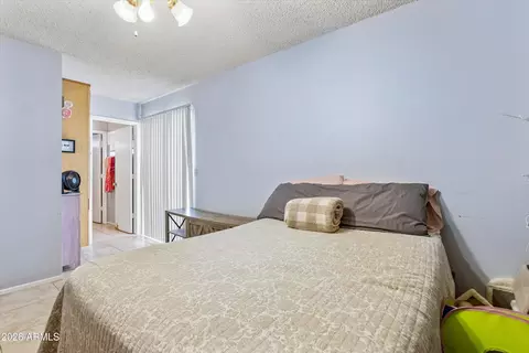 Bedroom - 2842 E Beck Ln #4, Phoenix, AZ 85032 photo 2 of 3