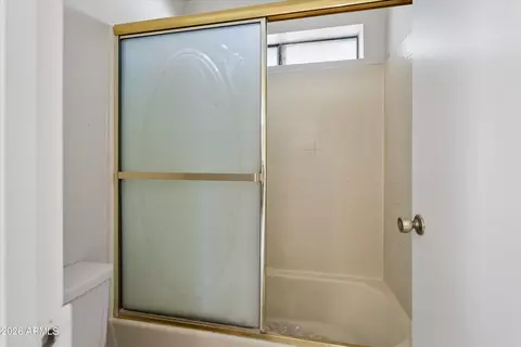Bath - 2842 E Beck Ln #4, Phoenix, AZ 85032 photo 1 of 3