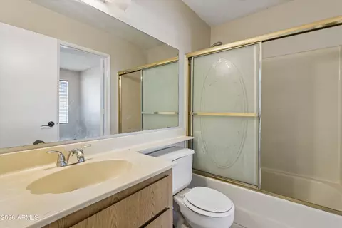 Bath - 2842 E Beck Ln #4, Phoenix, AZ 85032 photo 3 of 3