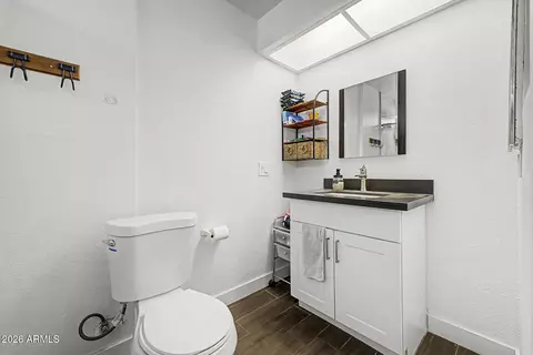 Bath - 4640 N 77th Dr, Phoenix, AZ 85033 photo 1 of 4