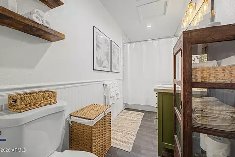 Bath - 4640 N 77th Dr, Phoenix, AZ 85033 photo 3 of 4