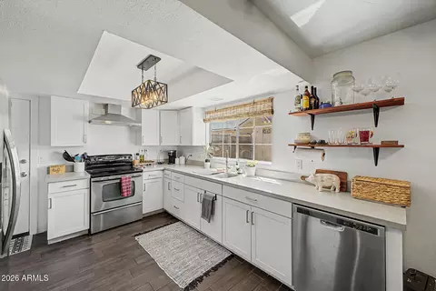 Kitchen - 4640 N 77th Dr, Phoenix, AZ 85033 photo 2 of 3