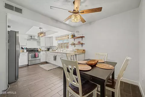 Dining - 4640 N 77th Dr, Phoenix, AZ 85033 photo 1 of 1