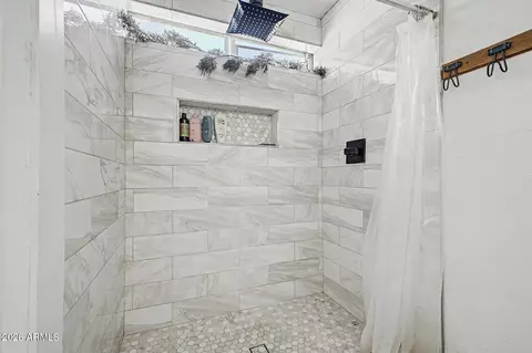 Bath - 4640 N 77th Dr, Phoenix, AZ 85033 photo 2 of 4