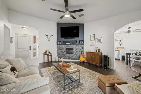 Living - 4640 N 77th Dr, Phoenix, AZ 85033 photo 1 of 1