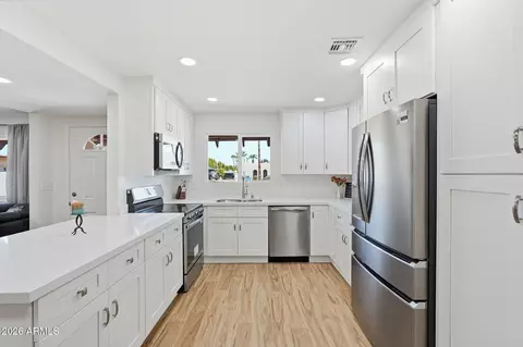Kitchen - 3209 W Becker Ln, Phoenix, AZ 85029 photo 2 of 6