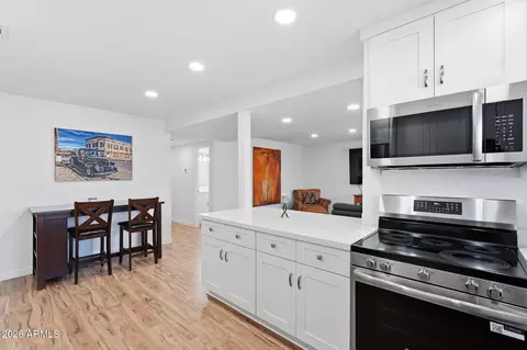 Kitchen - 3209 W Becker Ln, Phoenix, AZ 85029 photo 5 of 6