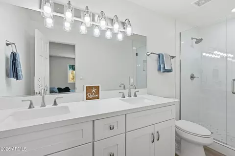 Bath - 3209 W Becker Ln, Phoenix, AZ 85029 photo 1 of 2