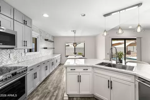 Kitchen - 2272 E Cochise Ave, Apache Junction, AZ 85119 photo 4 of 5