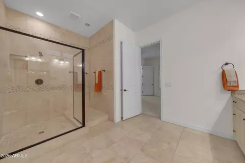 Bath - 2879 E Appaloosa Rd, Gilbert, AZ 85296 photo 2 of 5