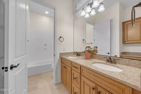 Bath - 2879 E Appaloosa Rd, Gilbert, AZ 85296 photo 3 of 5