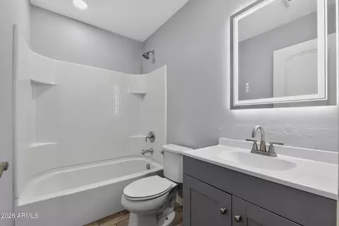 Bath - 2015 N 77th Ln, Phoenix, AZ 85035 photo 4 of 5