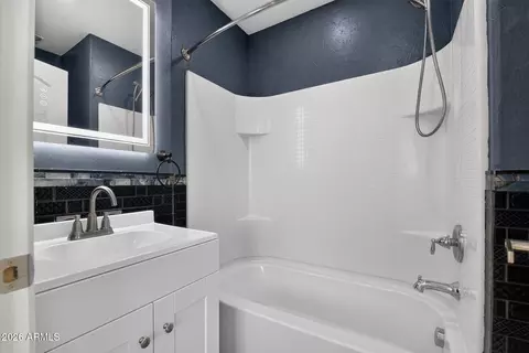 Bath - 2015 N 77th Ln, Phoenix, AZ 85035 photo 5 of 5