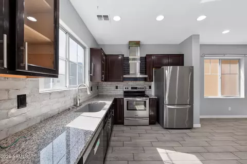 Kitchen - 2015 N 77th Ln, Phoenix, AZ 85035 photo 2 of 2