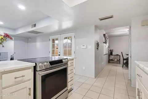 Kitchen - 3224 W Echo Ln, Phoenix, AZ 85051 photo 2 of 3