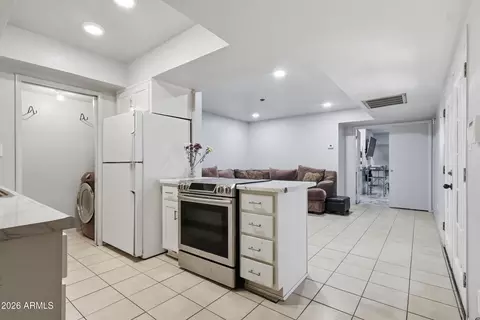 Kitchen - 3224 W Echo Ln, Phoenix, AZ 85051 photo 3 of 3
