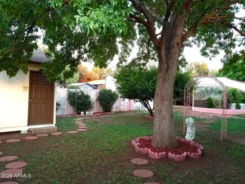 Exterior - 300 E Phoenix St, Payson, AZ 85541 photo 2 of 13