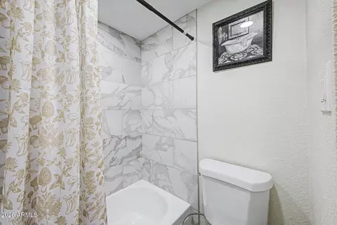Bath - 2625 E Indian School Rd #244, Phoenix, AZ 85016 photo 2 of 4