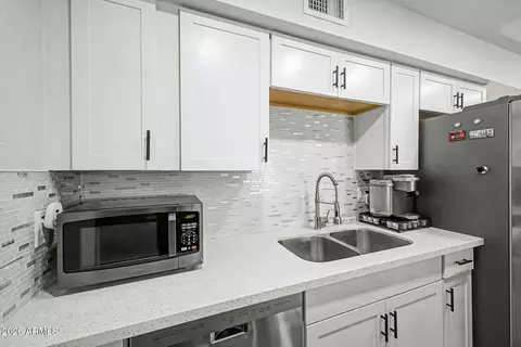 Kitchen - 2625 E Indian School Rd #244, Phoenix, AZ 85016 photo 3 of 3