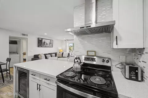 Kitchen - 2625 E Indian School Rd #244, Phoenix, AZ 85016 photo 2 of 3