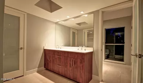 Bath - 3133 E Claremont Ave, Phoenix, AZ 85016 photo 3 of 8