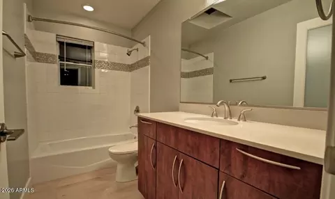 Bath - 3133 E Claremont Ave, Phoenix, AZ 85016 photo 1 of 8