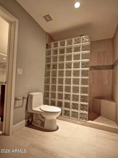 Bath - 3133 E Claremont Ave, Phoenix, AZ 85016 photo 2 of 8