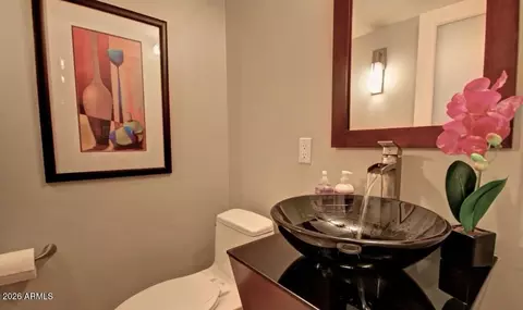Bath - 3133 E Claremont Ave, Phoenix, AZ 85016 photo 8 of 8